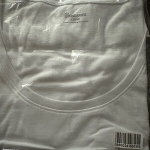 Box/case of No Boundaries White Women's Top